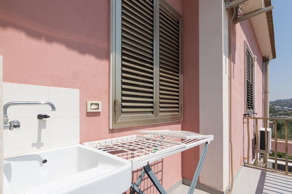 La Rosa Del Deserto Bed & Breakfast Scicli Room photo