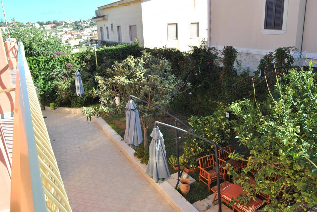 La Rosa Del Deserto Bed & Breakfast Scicli Room photo